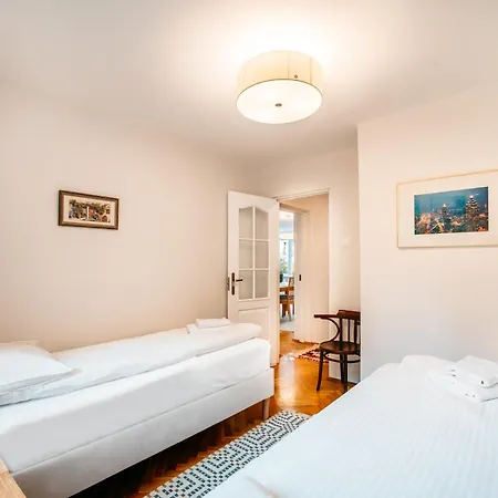 Sienny Market 2-bedroom Old Town Parking By Stayly شتشيتسين