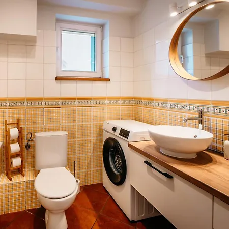 Sienny Market 2-bedroom Old Town Parking By Stayly شقة