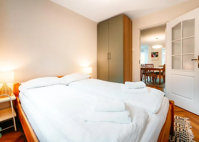 Sienny Market 2-bedroom Old Town Parking By Stayly