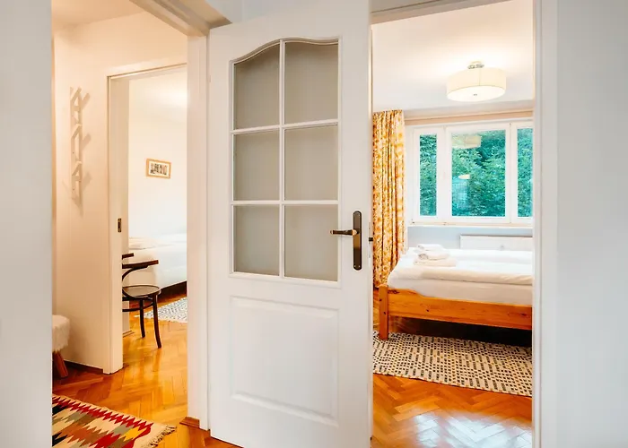 Apartment Sienny Market 2-bedroom Old Town Parking By Stayly